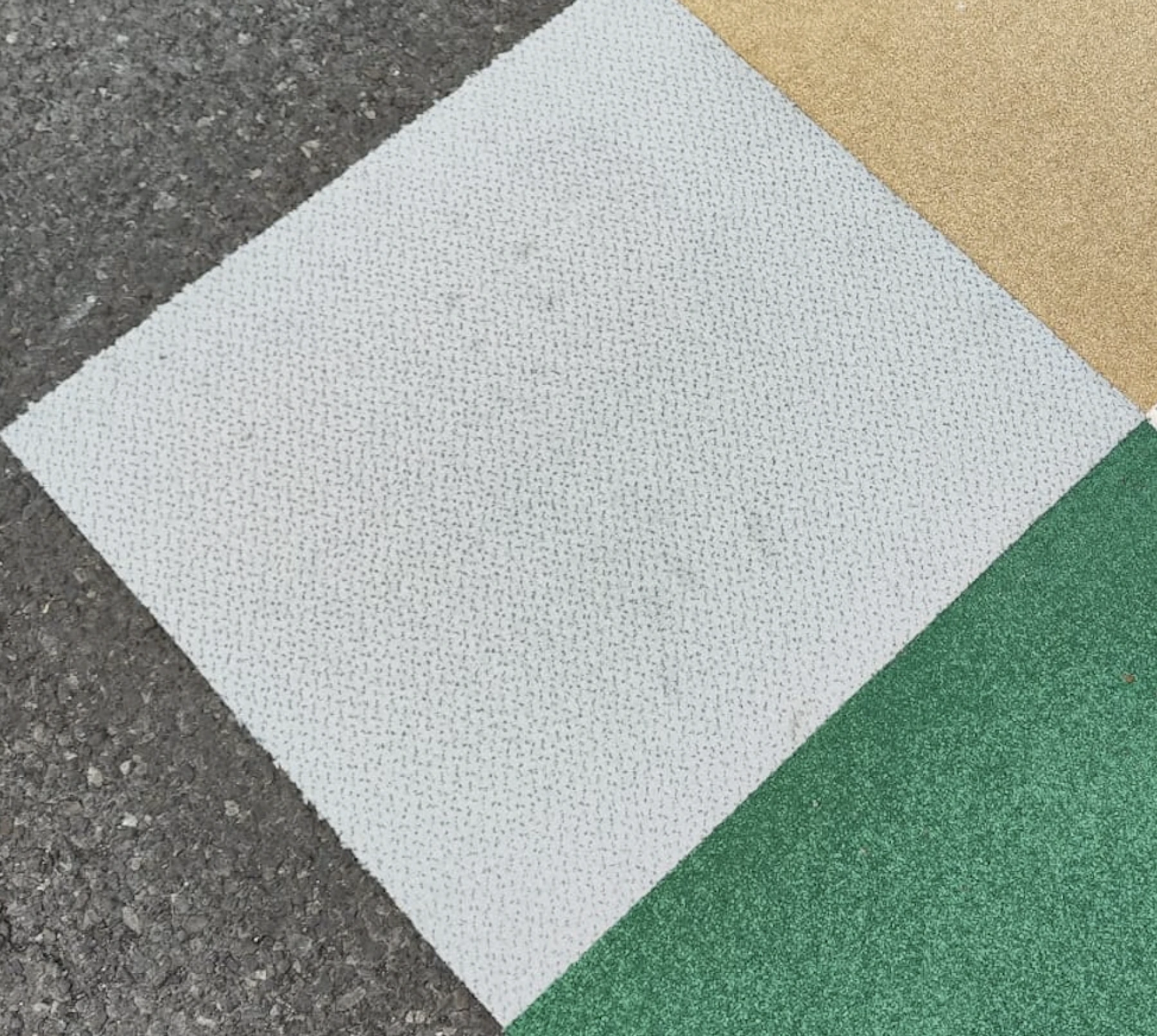 Coin des Affaires revêtements: dalles moquette bleu clair