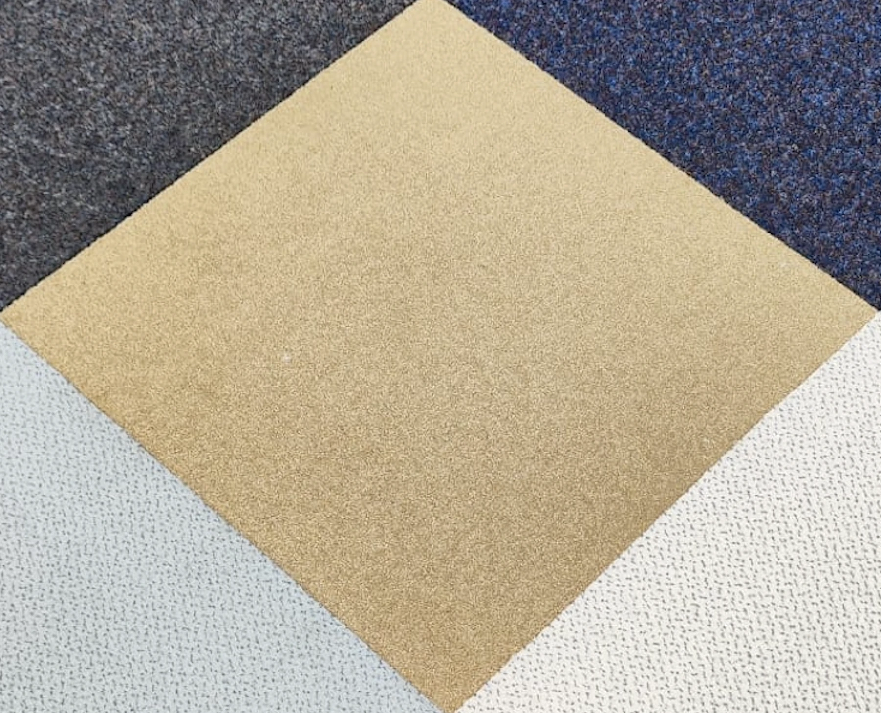 Coin des Affaires revêtements: Dalles moquette beige