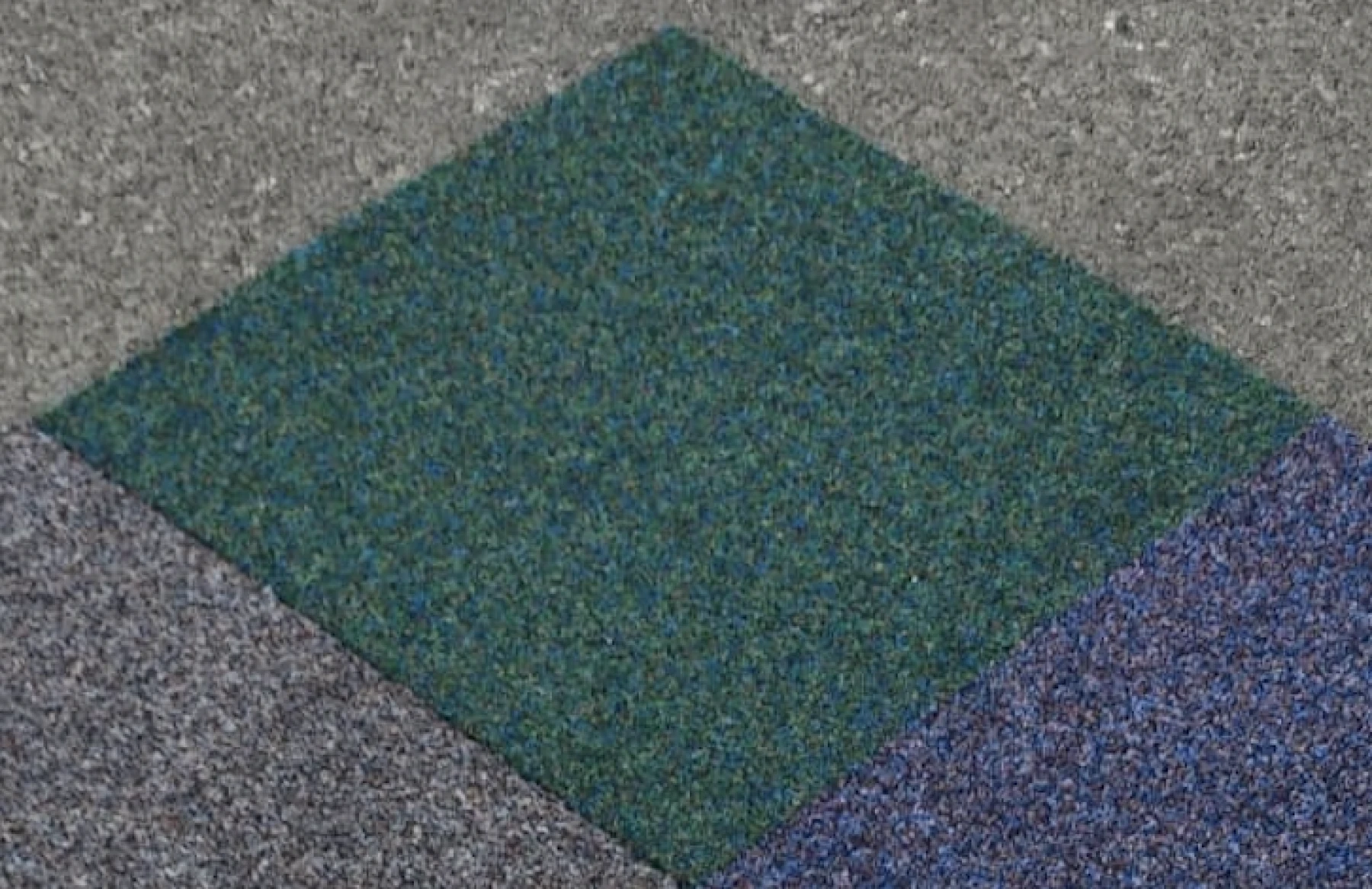 Coin des Affaires revêtements: Dalles moquette vert chiné