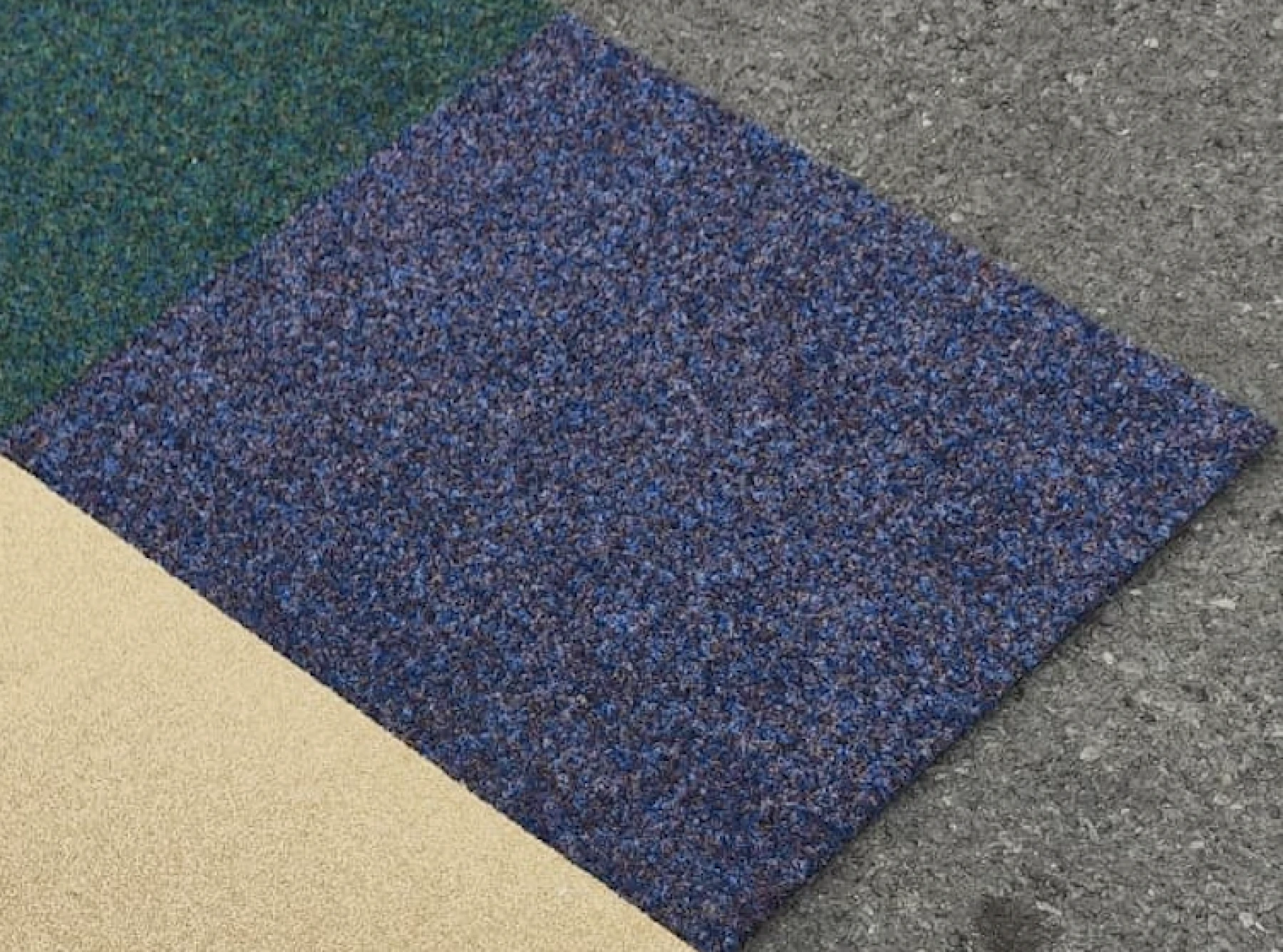 Coin des Affaires revêtements: Dalles moquette bleu chiné