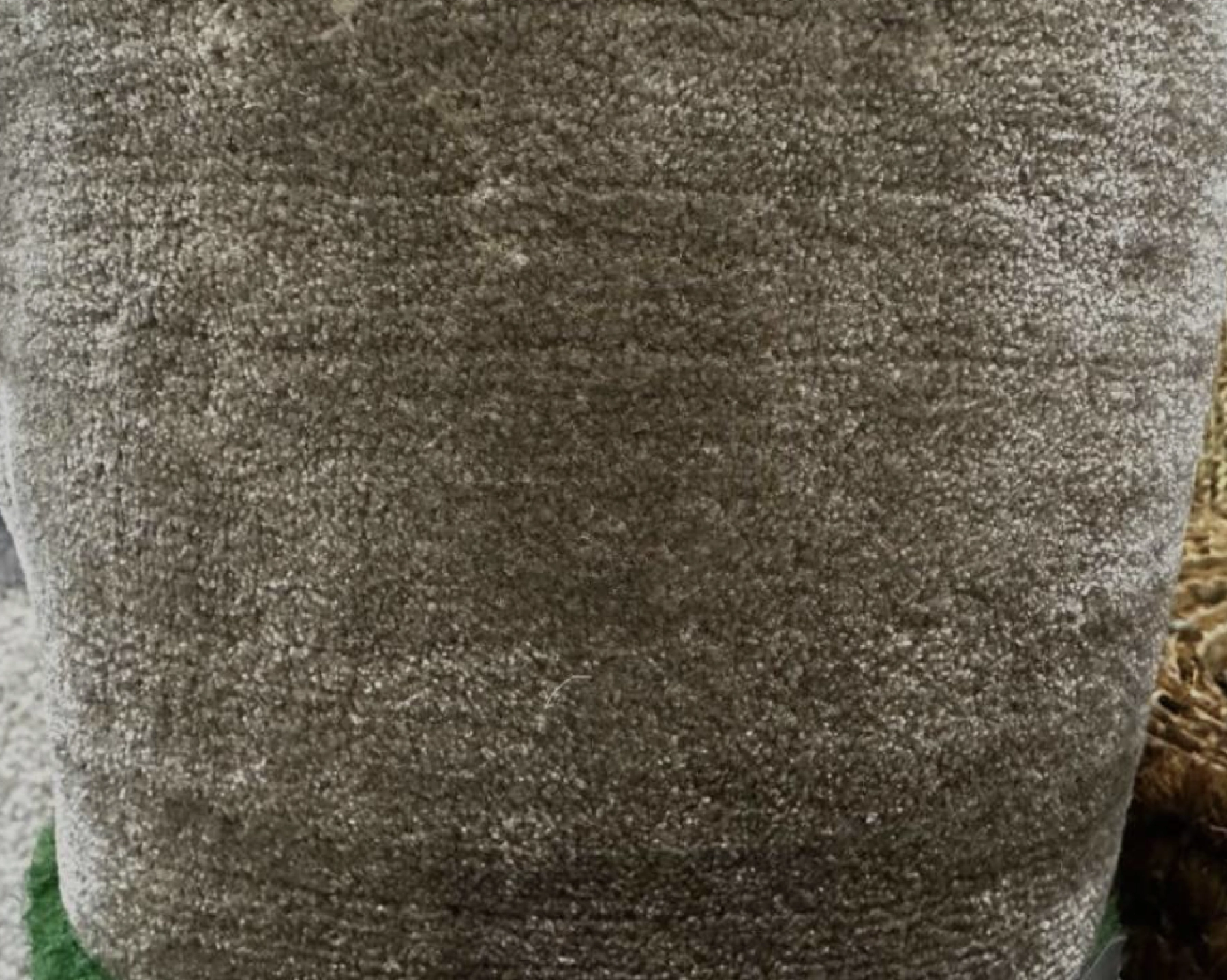 Coin des Affaires revêtements: Tapis moelleux taupe blanc